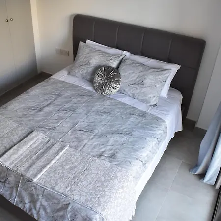 Marias - In Centre,near Apartment