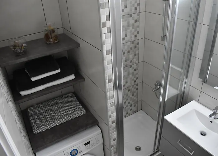 Marias - In Centre,near דירה לרנקה