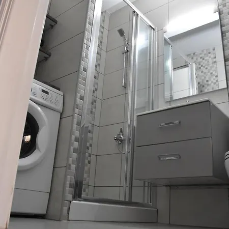 Marias - In Centre,near Apartment